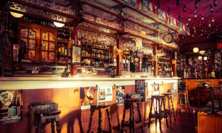 29 Best Bars in Williamsburg, Brooklyn